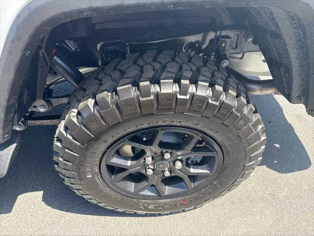 Photo of 2025 Bright White Jeep Gladiator