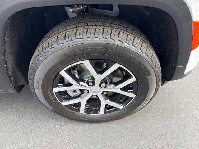 Photo of 2025 Bright White Clearcoat Jeep Grand Cherokee L