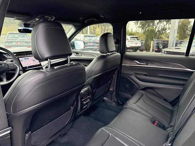 Photo of 2025 Bright White Clearcoat Jeep Grand Cherokee L