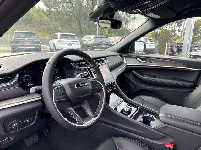 Photo of 2025 Bright White Clearcoat Jeep Grand Cherokee L