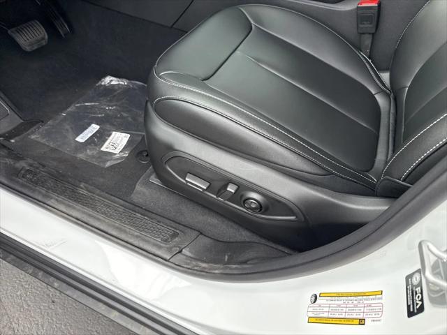 Photo of 2025 Bright White Clearcoat Jeep Grand Cherokee L