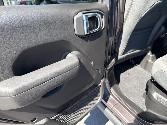 Photo of 2025 Granite Crystal Jeep Wrangler 4xe