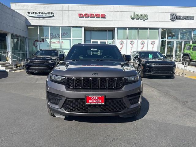 Photo of 2024 Baltic Gray Jeep Grand Cherokee