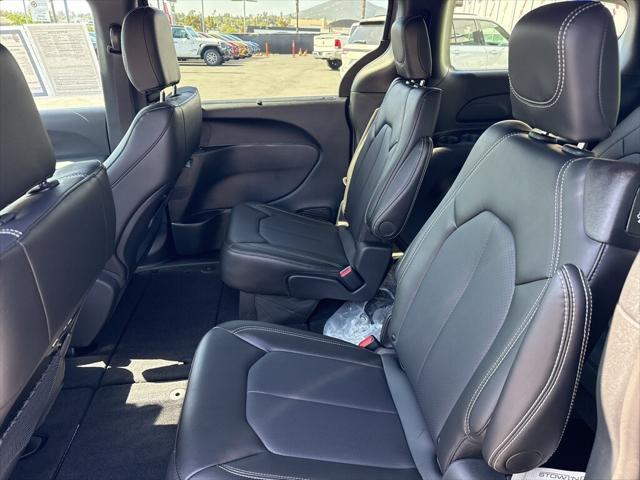 Photo of 2025 Ceramic Gray Chrysler Pacifica