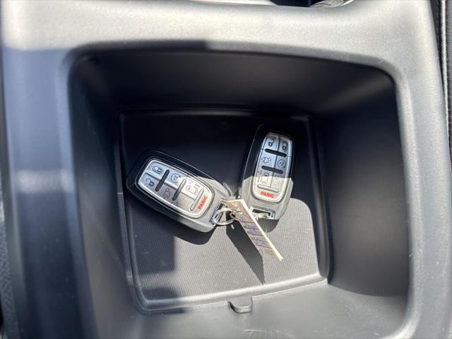 Photo of 2025 Ceramic Gray Chrysler Pacifica