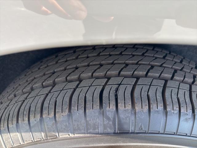 Photo of 2025 Ceramic Gray Chrysler Pacifica