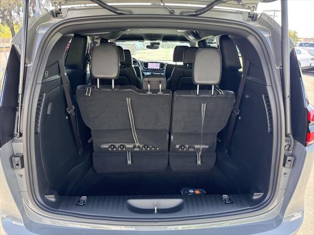 Photo of 2025 Ceramic Gray Chrysler Pacifica