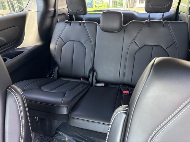 Photo of 2025 Ceramic Gray Chrysler Pacifica