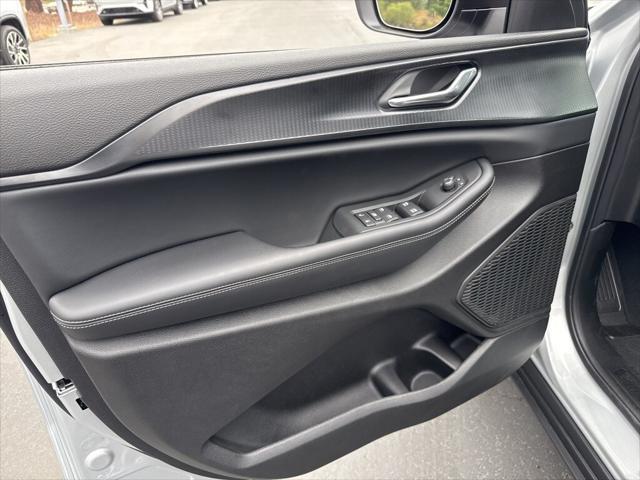 Photo of 2025 Silver Zynith Jeep Grand Cherokee L