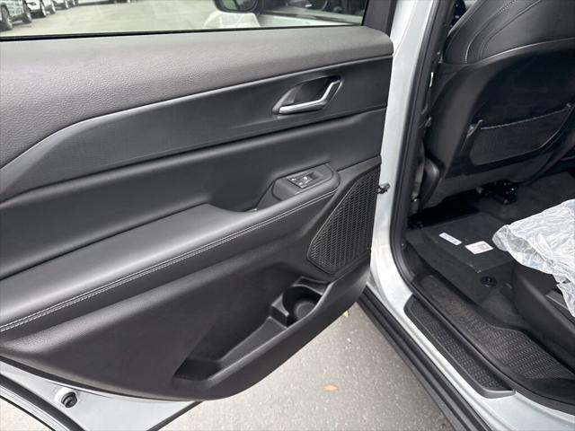 Photo of 2025 Silver Zynith Jeep Grand Cherokee L