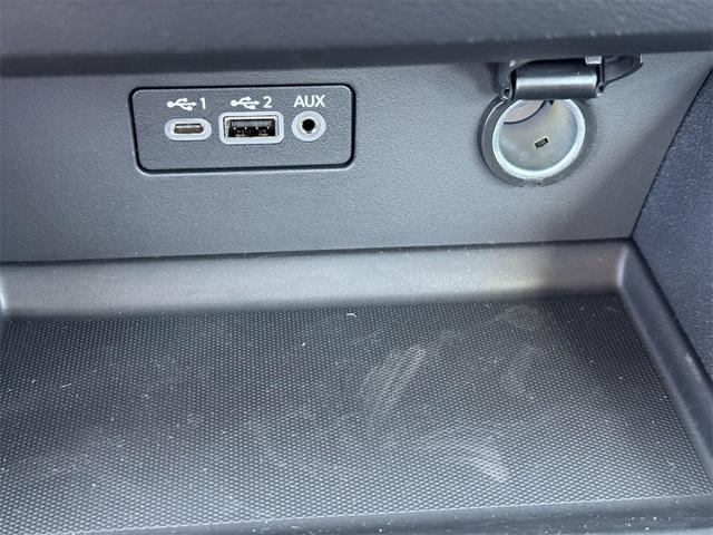 Photo of 2025 Glacier White Nissan Altima