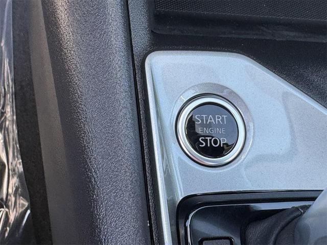 Photo of 2025 Glacier White Nissan Altima