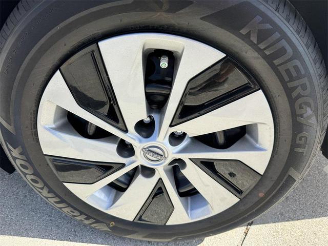 Photo of 2025 Glacier White Nissan Altima
