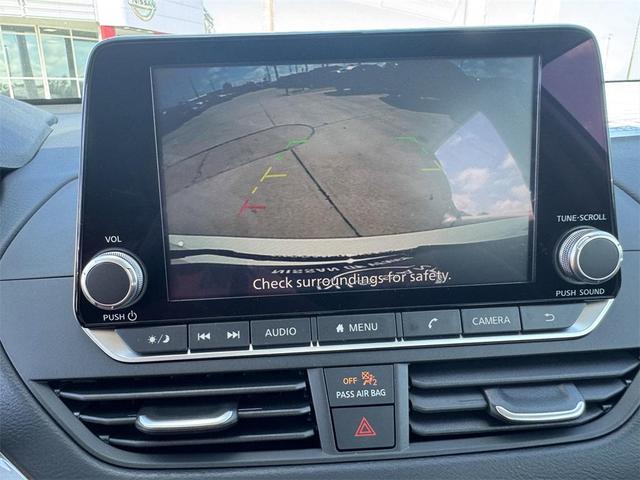 Photo of 2025 Glacier White Nissan Altima