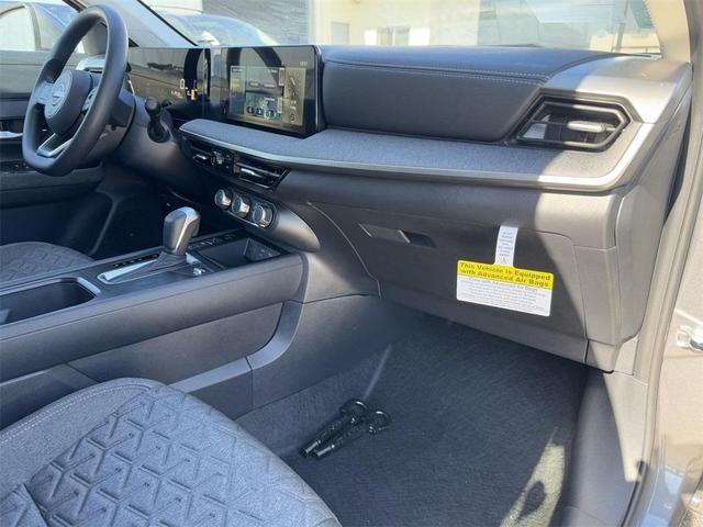 Photo of 2025 Gun Metallic Nissan Kicks