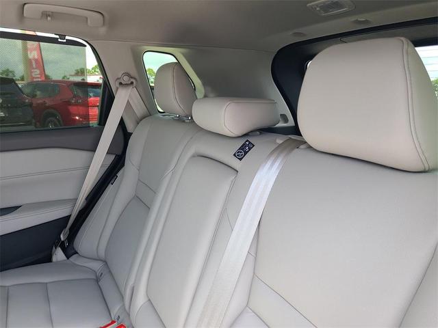 Photo of 2025 White / Black Nissan Rogue