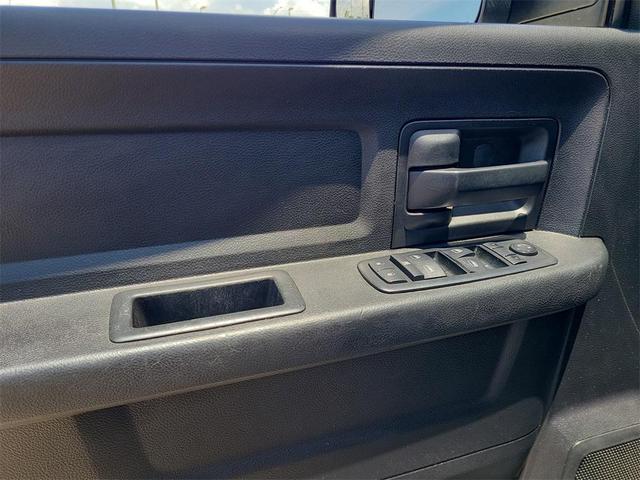 Photo of 2014 Bright White Clearcoat RAM 3500