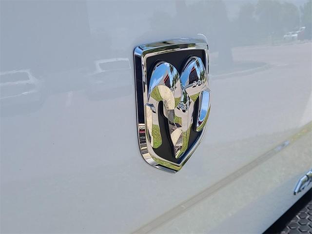 Photo of 2014 Bright White Clearcoat RAM 3500