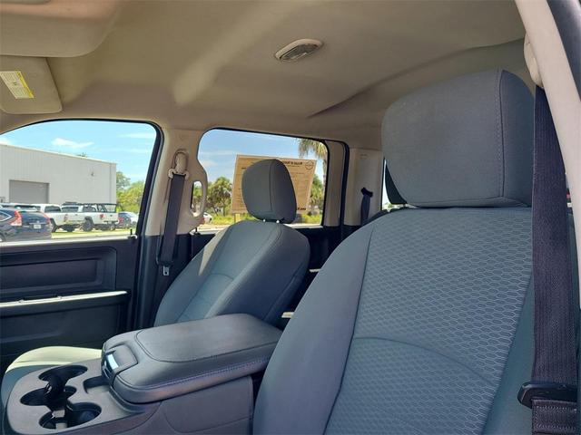 Photo of 2014 Bright White Clearcoat RAM 3500