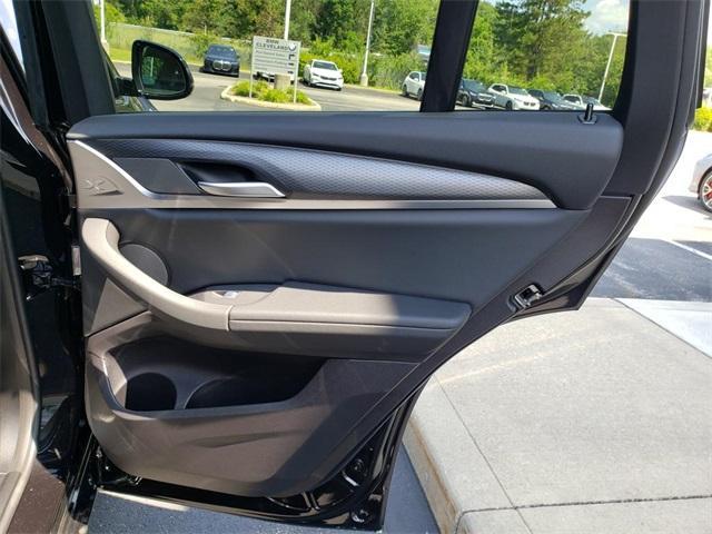 Photo of 2025 Black Sapphire Metallic BMW X4