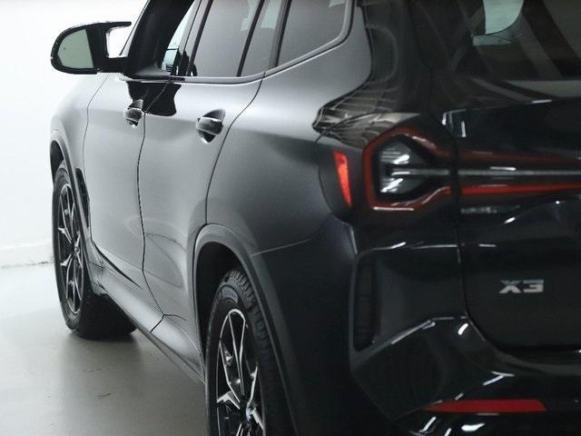 Photo of 2022 Black Sapphire Metallic BMW X3