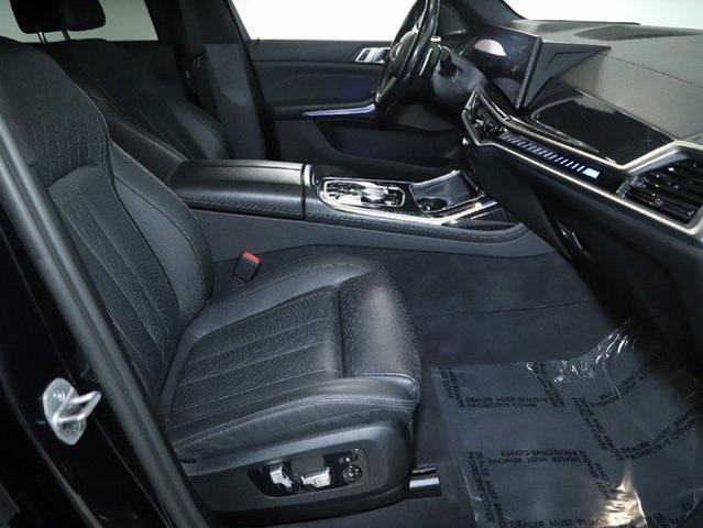 Photo of 2023 Carbon Black Metallic BMW X7