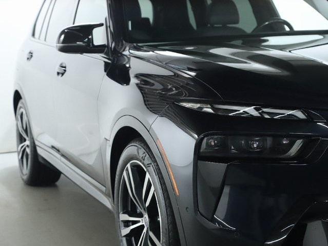 Photo of 2023 Carbon Black Metallic BMW X7