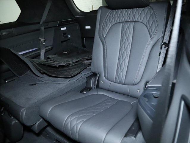 Photo of 2023 Carbon Black Metallic BMW X7