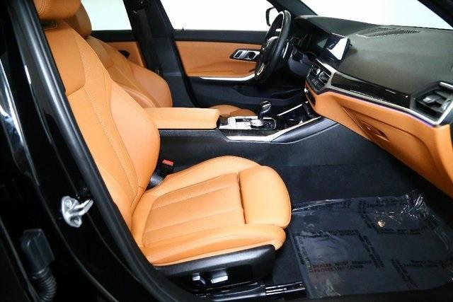 Photo of 2022 Jet Black BMW 330