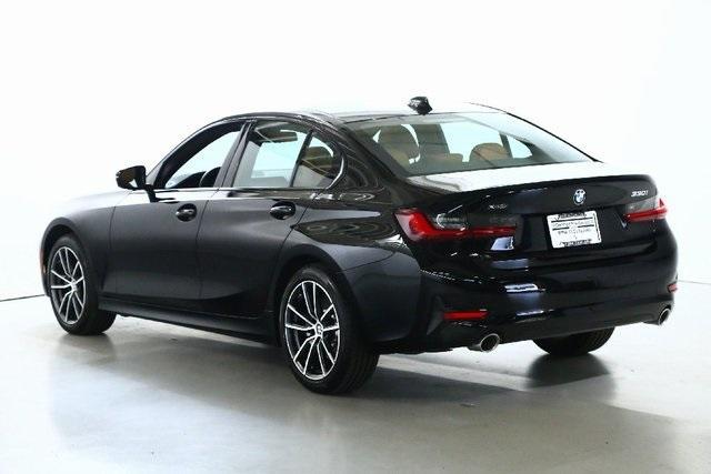 Photo of 2022 Jet Black BMW 330