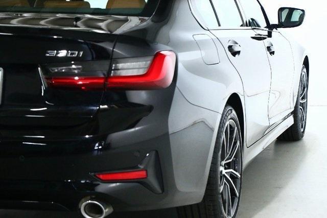 Photo of 2022 Jet Black BMW 330