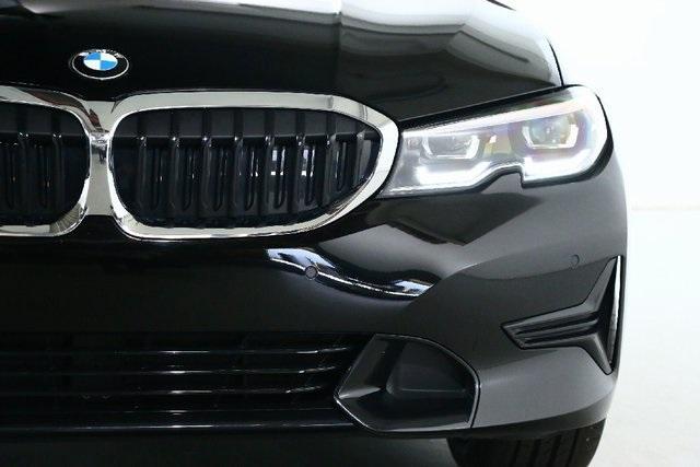 Photo of 2022 Jet Black BMW 330