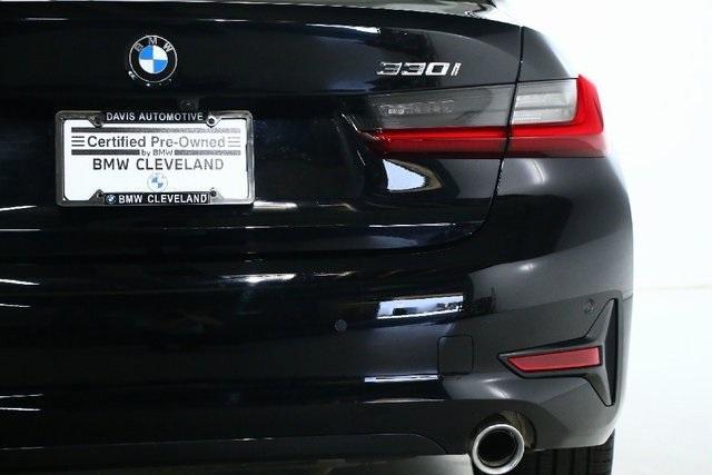 Photo of 2022 Jet Black BMW 330