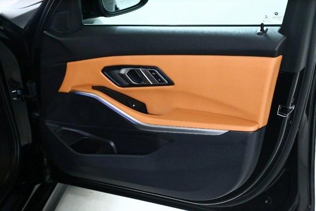Photo of 2022 Jet Black BMW 330