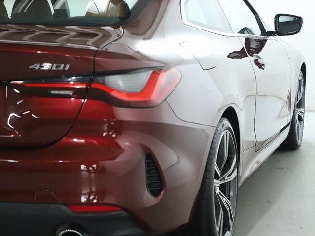 Photo of 2022 Aventurin Red Metallic BMW 430