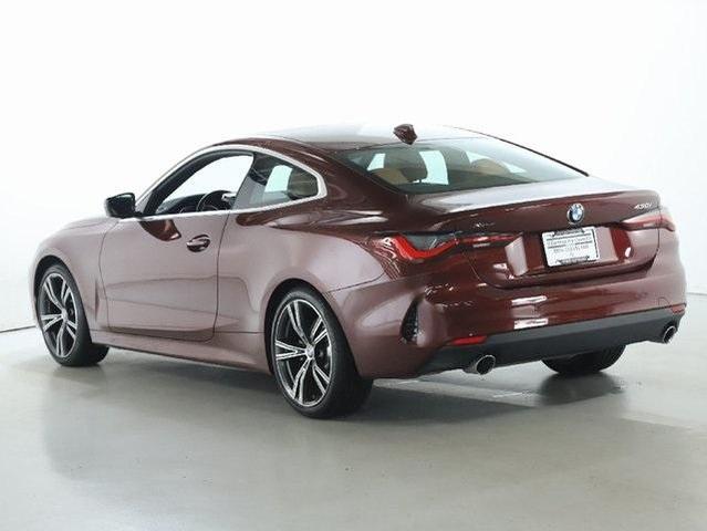 Photo of 2022 Aventurin Red Metallic BMW 430