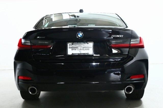 Photo of 2023 Jet Black BMW 330