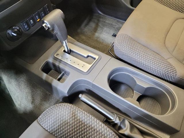 Photo of 2014 Glacier White Nissan Frontier