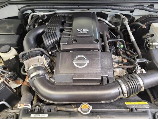 Photo of 2014 Glacier White Nissan Frontier