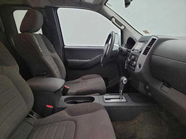 Photo of 2014 Glacier White Nissan Frontier