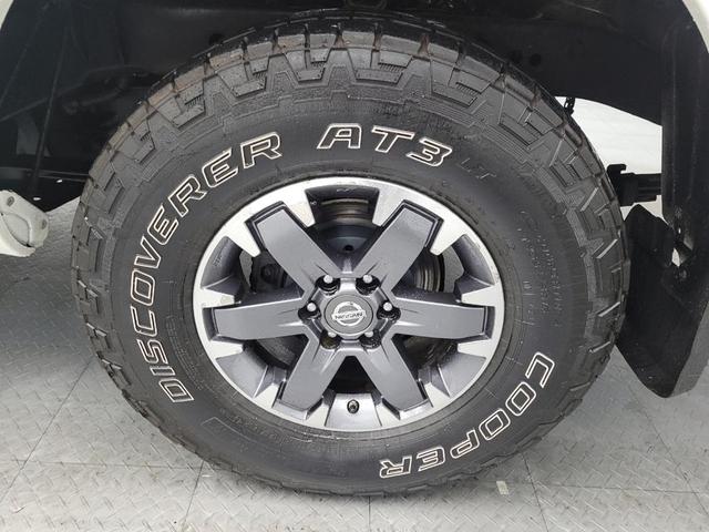 Photo of 2014 Glacier White Nissan Frontier