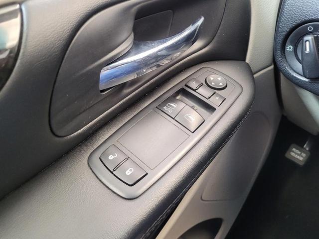 Photo of 2017 White Knuckle Clearcoat Dodge Grand Caravan