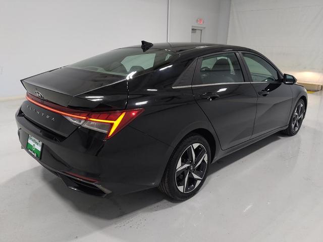 Photo of 2022 Phantom Black Hyundai ELANTRA