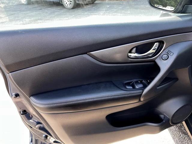 Photo of 2015 Arctic Blue Metallic Nissan Rogue