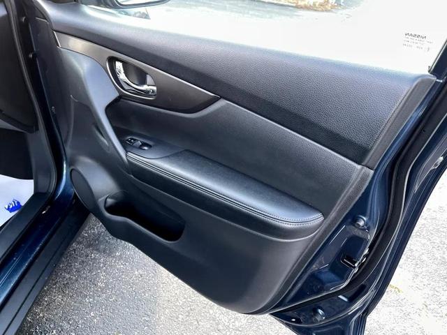 Photo of 2015 Arctic Blue Metallic Nissan Rogue