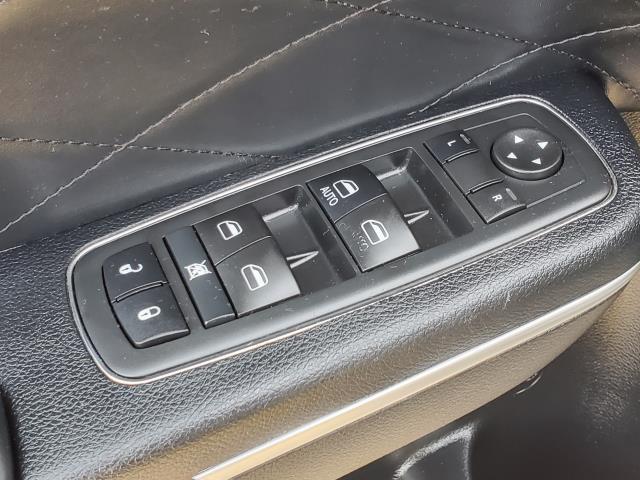 Photo of 2015 Phantom Black Tri Coat Pearl Chrysler 300C