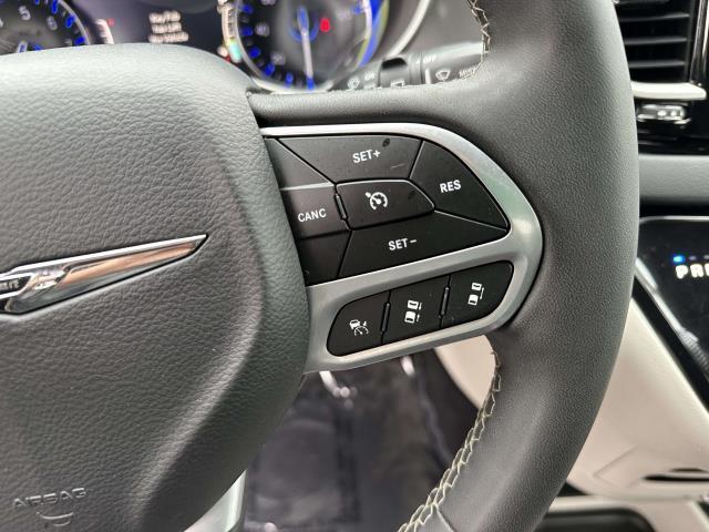 Photo of 2022 Bright White Clearcoat Chrysler Pacifica