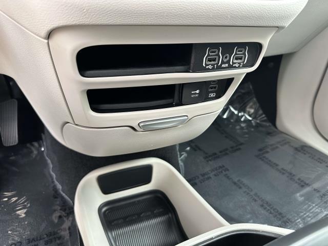 Photo of 2022 Bright White Clearcoat Chrysler Pacifica