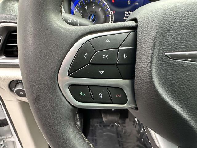 Photo of 2022 Bright White Clearcoat Chrysler Pacifica