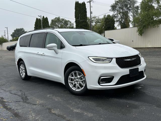 Photo of 2022 Bright White Clearcoat Chrysler Pacifica